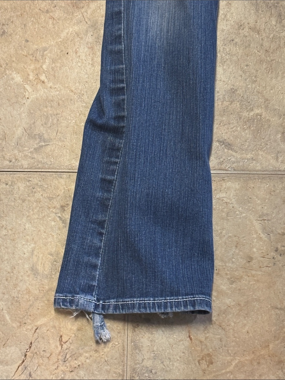 Ariat Women’s Blue Denim Jeans - Classic Mid Wash size 30 R Mid Rise Bootcut - Picture 2 of 8